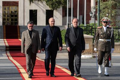 تصاویر: مراسم بدرقۀ رسمی قالیباف و هیئت پارلمانی، برای سفر به سن‌پترزبورگ و شرکت در مجمع پارلمانی بریکس