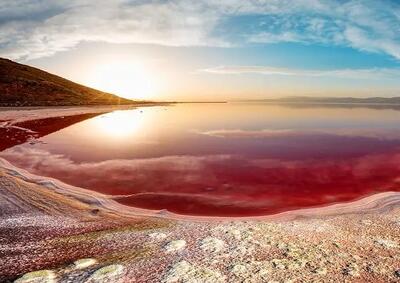 نمک این دریاچه مسموم است