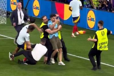 اتفاق باورنکردنی در تیم ملی اسپانیا: موراتا توسط مامور امنیتی ورزشگاه مصدوم شد!