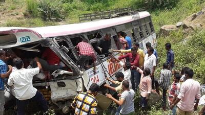 ببینید | ۱۸ کشته در تصادف اتوبوس و تانکر حمل شیر در هند