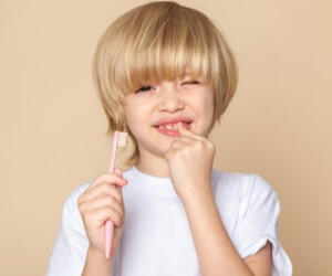 خراب شدن دندان شیری کودک، نگران کننده است؟