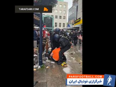 دستگیری هواداران هلند توسط نیرو های امنیتی، به دلیل حمله به هواداران انگلیس - پارس فوتبال | خبرگزاری فوتبال ایران | ParsFootball