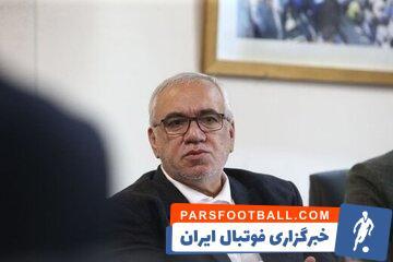 عکس| حمله یک استقلالی به هلدینگ خلیج فارس - پارس فوتبال | خبرگزاری فوتبال ایران | ParsFootball