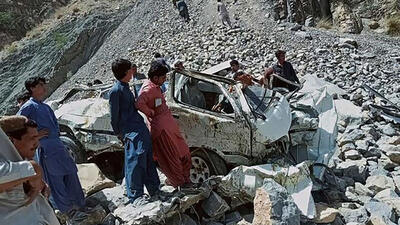 14 کشته در سقوط خودروی قاچاقچیان انسان در کشمیر / 2 تن زخمی شدند