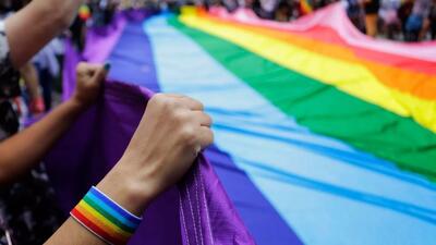 ببینید | برافراشتن پرچم همجنسگرایان در عربستان سعودی | رویداد24