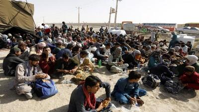 تعلیق روند اخراج مهاجران غیرقانونی افغانستانی از پاکستان 
