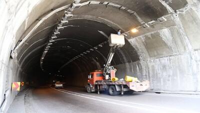 مرمت و بهسازی چراغ‌های تونل‌های محور هراز