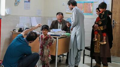 ارائه خدمات درمانی به برخی از شهروندان پاکستان در بیمارستان دارالشفاء میرجاوه