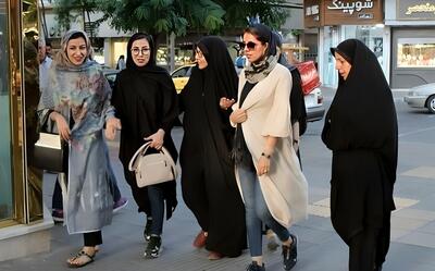 کارشناس صداوسیما: اگر مسئولین همت کنند لباس و پوشش عفیفانه را صادر هم می‌کنیم (فیلم)