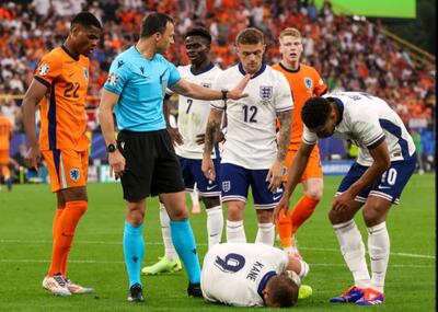 تصمیم بحث‌برانگیز داور در بازی انگلیس و هلند
