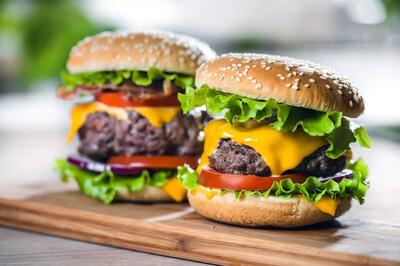 توصیه یک متخصص تغذیه: خوردن دو همبرگر سالم‌تر از یک همبرگر به‌همراه سیب‌زمینی است