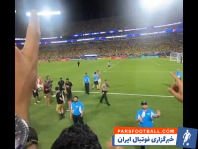 وقتی داروین نونیز سعی کرد صندلی را به سمت هواداران کلمبیا پرتاب کند! / فیلم - پارس فوتبال | خبرگزاری فوتبال ایران | ParsFootball