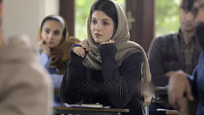 پوشیدن لباس فرح پهلوی توسط مونای سریال افعی تهران ! + بیوگرافی مهسا حجازی و عکس های زیبایی اش در واقعیت