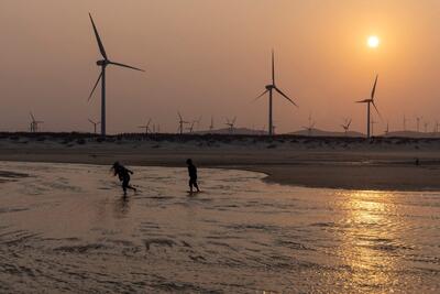 یک گزارش: چین درحال ساخت دو سوم نیروگاه‌های بادی و خورشیدی جهان است | خبرگزاری بین المللی شفقنا