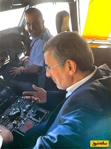 عکس/ گفت‌وگوی محمود احمدی‌نژاد با خلبانان در کابین هواپیما | اقتصاد24