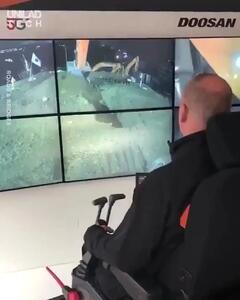 (ویدئو) کنترل یک بیل‌ مکانیکی از کره‌ جنوبی که در آلمان در حال گودبرداری است
