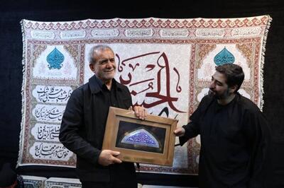 (ویدئو) لحظاتی ویژه از حضور مسعود پزشکیان در هیئت ریحانه الحسین تهران