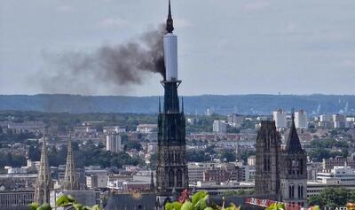 (ویدئو) آتش‌سوزی در برج کلیسای جامع روآن