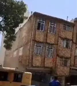 لحظه ریزش هولناک ساختمان مسکونی در یافت‌آباد + فیلم