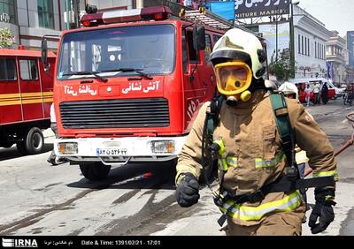 ۵٢ نفر از آتش‌سوزی یک هتل آپارتمان در مشهد نجات یافتند