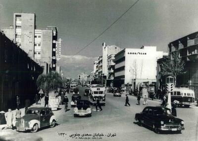 پوشش مردم ۷۵ سال پیش تهران در یکی از خیابان‌های شهر + عکس