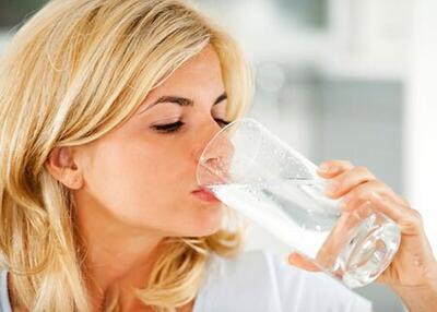 آب یخ بنوشید دچار کبد چرب می‌شوید؟ / بهترین دمای آب برای نوشیدن