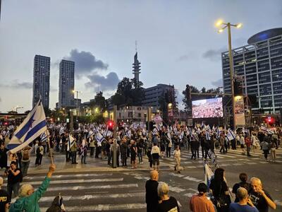 معترضان صهیونیست در تل‌آویو آتش به پا کردند
