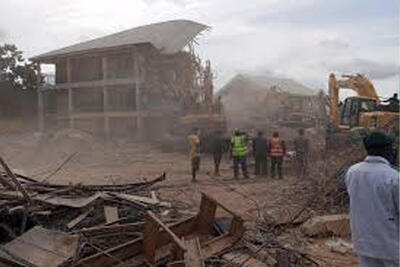 ببینید | ریزش ساختمان مدرسه‌ای در نیجریه؛ ۲۲ دانش‌آموز جان باختند