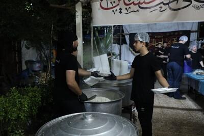 توزیع ۳۵۰۰ غذای نذری در شب هفتم محرم توسط هیات خادمین الرضا
