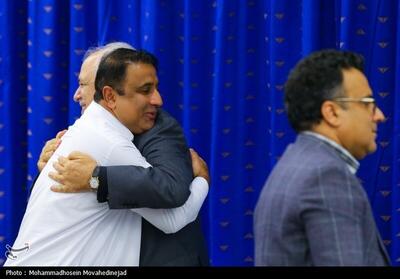 عکسی از نماینده ردصلاحیت شده در آغوش محمدجواد ظریف - عصر خبر