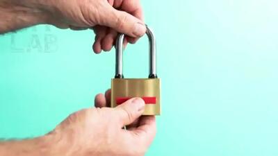 (ویدئو) نیازی به قفل ساز ندارید، یک روش جالب برای باز کردن قفل با کبریت!