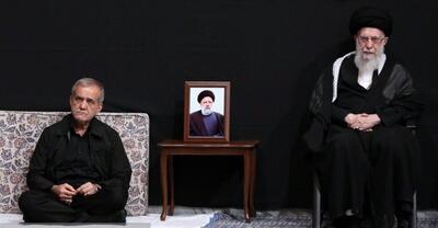رهبر انقلاب و رییس جمهور منتخب مردم در یک قاب + عکس شهید جمهور