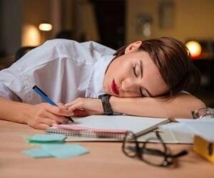 راهی ساده و سریع برای رفع خواب آلودگی در محل کار