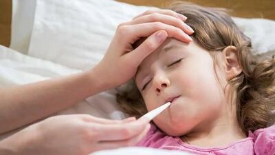 وقتی تب کودکان خطرناک می‌شود: نشانه‌ها و اقدامات لازم
