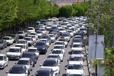 ترافیک سنگین در محور چالوس| محورهای استان گیلان بارانی است