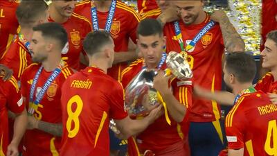 بخش کامل مراسم اهدای جام به بازیکنان تیم ملی اسپانیا