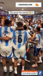 جشن و پایکوبی بازیکنان آرژانتین در رختکن پس از قهرمانی در کوپا آمریکا / فیلم - پارس فوتبال | خبرگزاری فوتبال ایران | ParsFootball