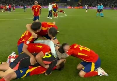 خلاصه بازی اسپانیا 2 - انگلیس 1 و جشن قهرمانی
