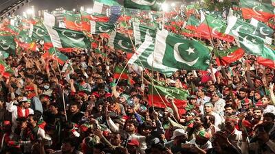 دولت پاکستان فعالیت حزب عمران خان را ممنوع می‌کند