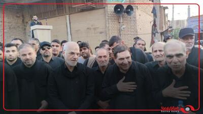 حضور محمد مخبر در جمع عزاداران حسینی در صبح روز عاشورا در شهر دزفول