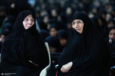 تصاویری از دختر امام و دختر پزشکیان در مراسم عزاداری در حرم امام