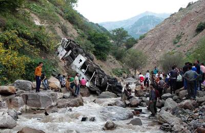 سقوط اتوبوس به دره در افغانستان؛ ۱۷ زن و مرد و کودک کشته شدند