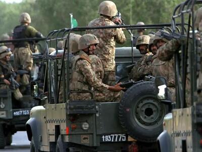 تصاویر حمله تروریستی به پادگان ارتش در پاکستان؛ ۸ نظامی و ۱۰ مهاجم‌ کشته شدند