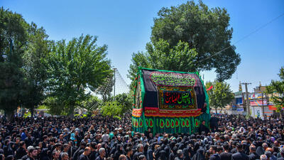 آئین سنتی نخل گردانی در روز عاشورا در شهر خمین + تصاویر