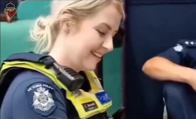 تصاویر حضور پلیس‌های استرالیا پای سفره نذری در مجلس عزای امام حسین (ع)