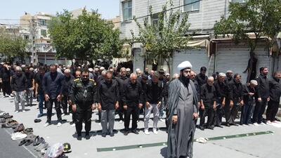 اقامه نماز ظهر عاشورا در محله مسعودیه تهران با حضور عزاداران حسینی + فیلم