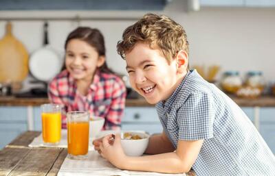 ۸ تا از بهترین صبحانه ها برای کودکان؛ از ماست یونانی و میوه تا تست وانیلی فرانسوی