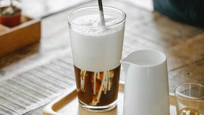 ساخت فوم شیر در خانه با چهار روش ساده