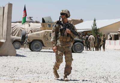 لباس پوشیدن روزانه یک سرباز امریکایی در افغانستان+فیلم