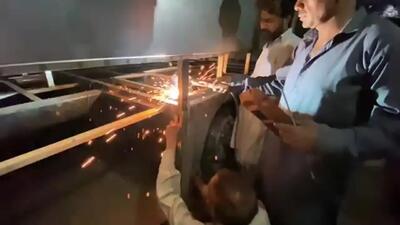(ویدئو) نحوه ساخت یک اتوبوس مسافربری دست ساز توسط استادان خلاق پاکستانی